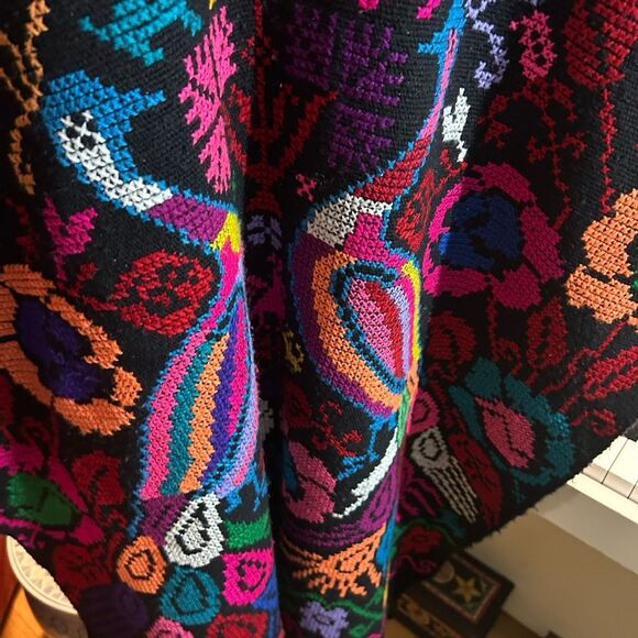 Vintage Mexican Huipil Tunic Poncho Embroidered Handmade Handwoven Birds Peacock - Picture 9 of 13